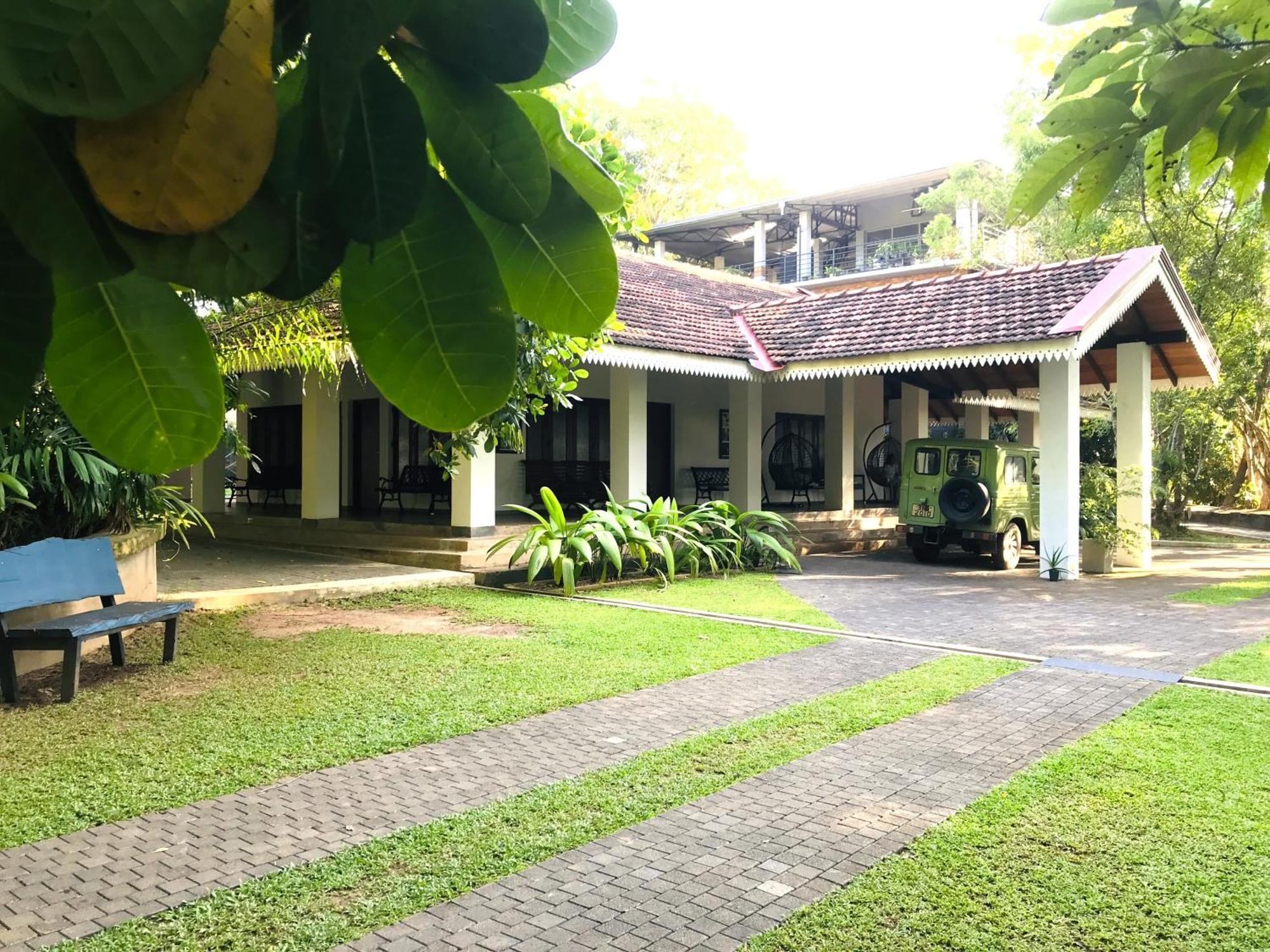 Ceylon Kingsmen Garden Hotel - Katunayake Νεγκόμπο Εξωτερικό φωτογραφία